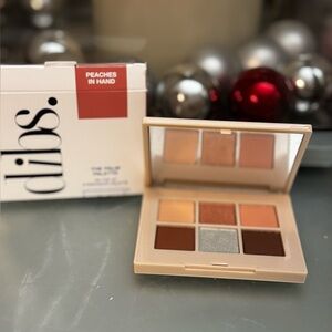 Peaches in Hand Eyeshadow Palette